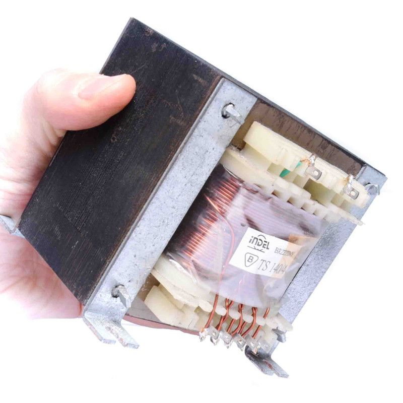 TS 140/4 2x23V 2,3A, 2x7V 2,3A,