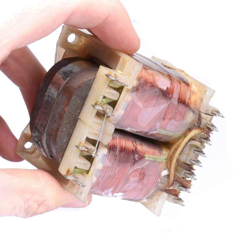 TS 40/86  2 x 8,8V 2 x 1A ; 4 x 7,3V - 4 x 0,5A