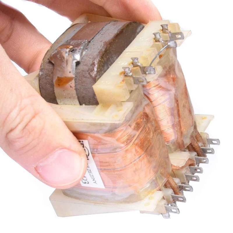 TS 40/93 4 x 5,5V - 4 x 1,2A ; 2 x 7V - 2 x 0,4A