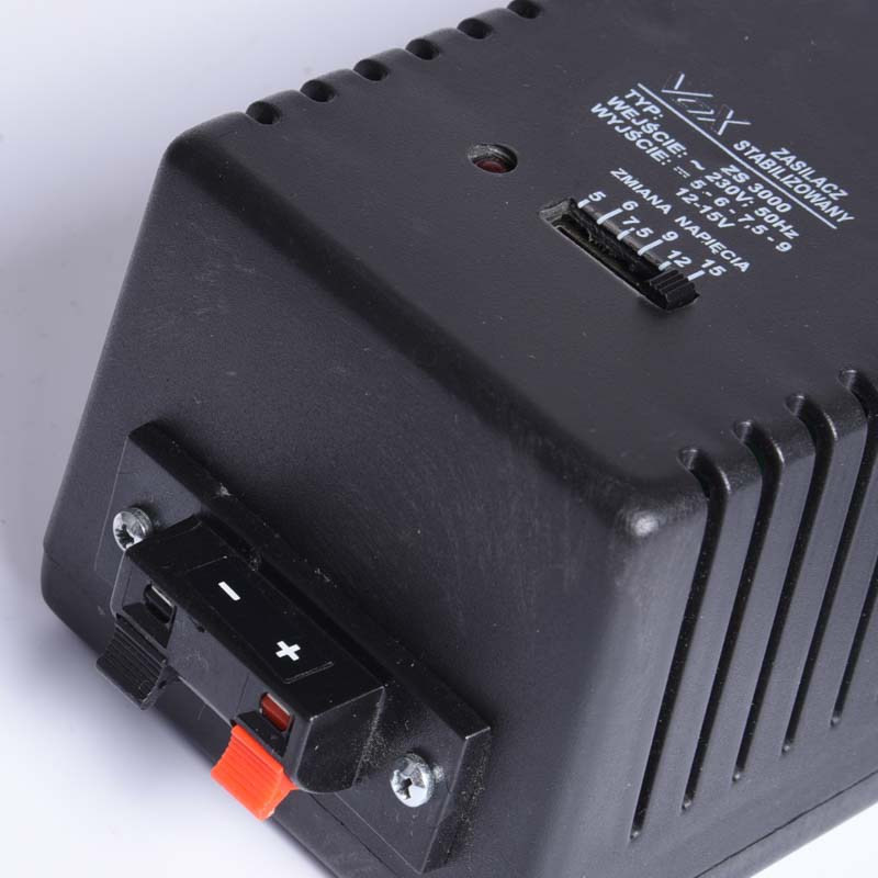 ZASILACZ UNIWERSALNY 5/6/7,5/9/12/15V 3,5/2A