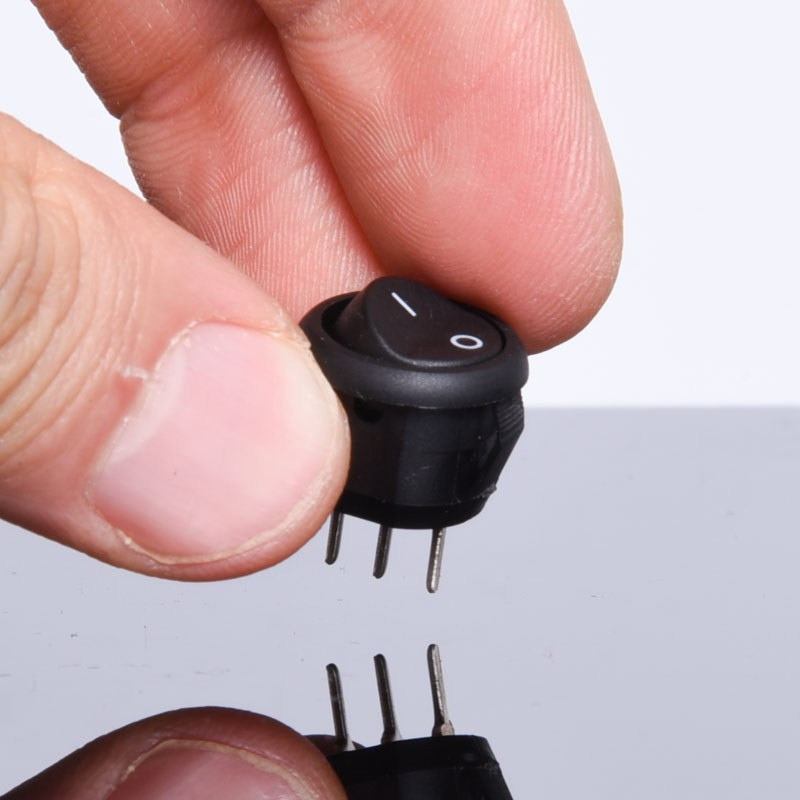 PRZEŁĄCZNIK ON-OFF OKRĄGŁY; 3A 125V 1 TOR; CZARNY; BEZ PODŚWIETLENIA BULGIN SW2738-R5