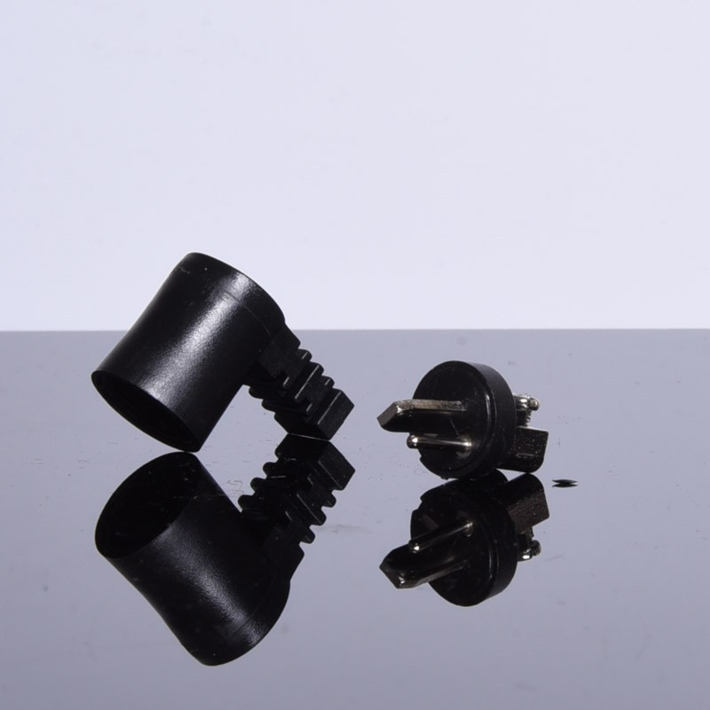 WTYK GŁOŚNIKOWY SKRĘCANY KĄTOWY CZARNY  TYP POLSKI