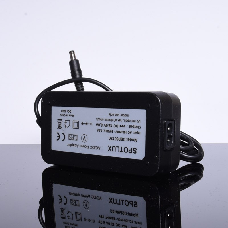 ZASILACZ 12V 5A 60W 5,5/2,1 Z KABLEM AC ÓSEMKA DSP6012C