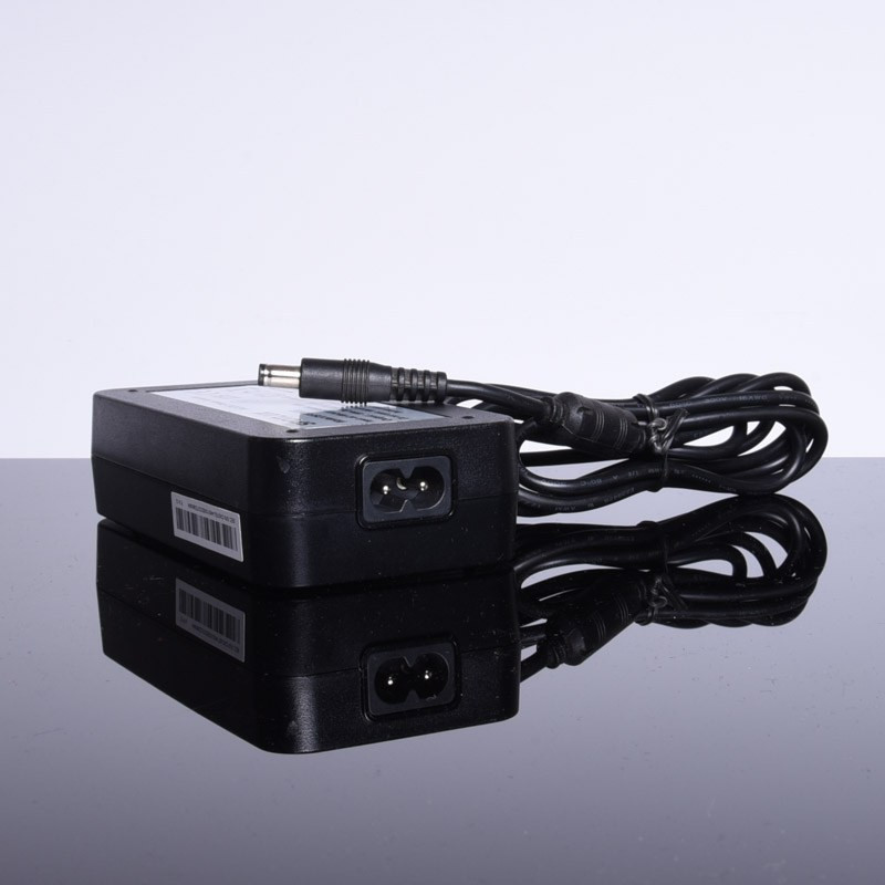 ZASILACZ 12V 5A 60W 5,5/2,1 Z KABLEM AC ÓSEMKA DSP6012C