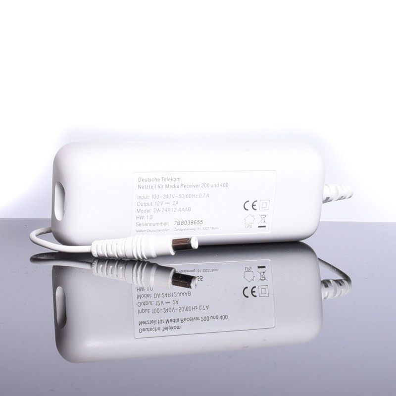 ZASILACZ 12V 2A 24W 2,5/5,5mm DEUTSCHE TELEKOM Z KABLEM AC ÓSEMKA DESKTOP BIAŁY