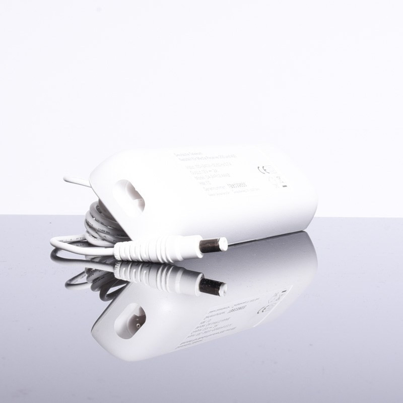 ZASILACZ 12V 2A 24W 2,5/5,5mm DEUTSCHE TELEKOM Z KABLEM AC ÓSEMKA DESKTOP BIAŁY