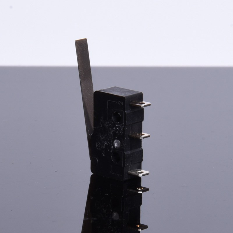 PRZEŁĄCZNIK KRAŃCOWY 1A WK612 MINI  Z DŹWIGNIĄ L-29mm PROSTĄ