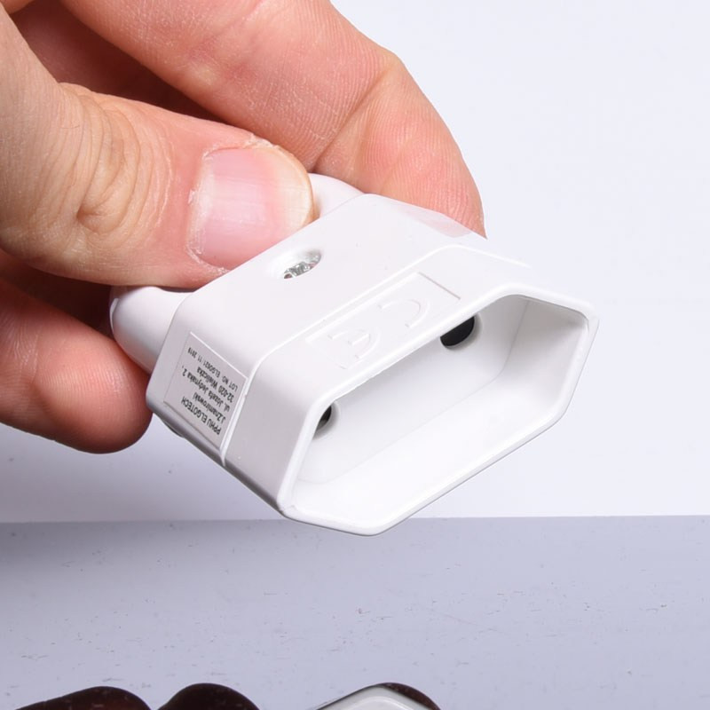 GNIAZDO ZASILAJĄCE 230V Z UCHWYTEM PŁASKIE BIAŁE GP2C ELGOTECH