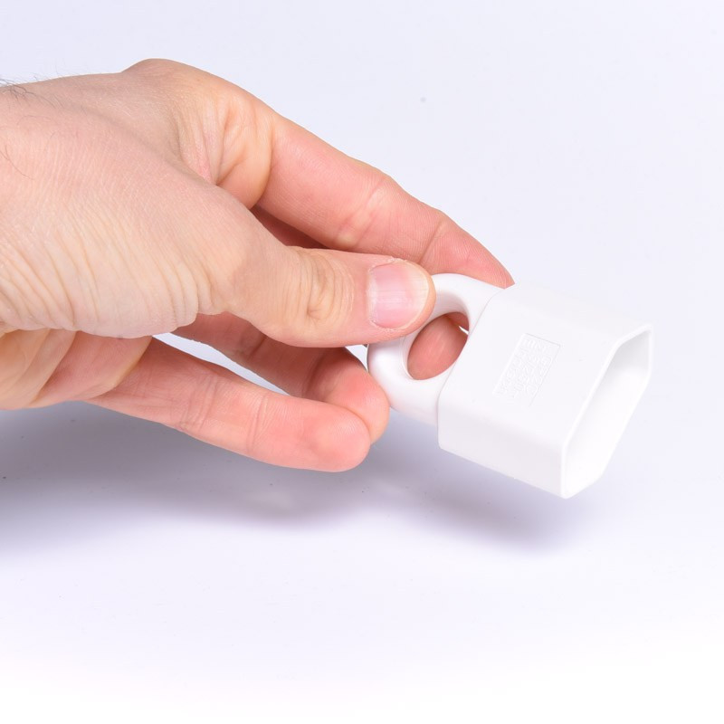 GNIAZDO ZASILAJĄCE 230V Z UCHWYTEM PŁASKIE BIAŁE GP2C ELGOTECH