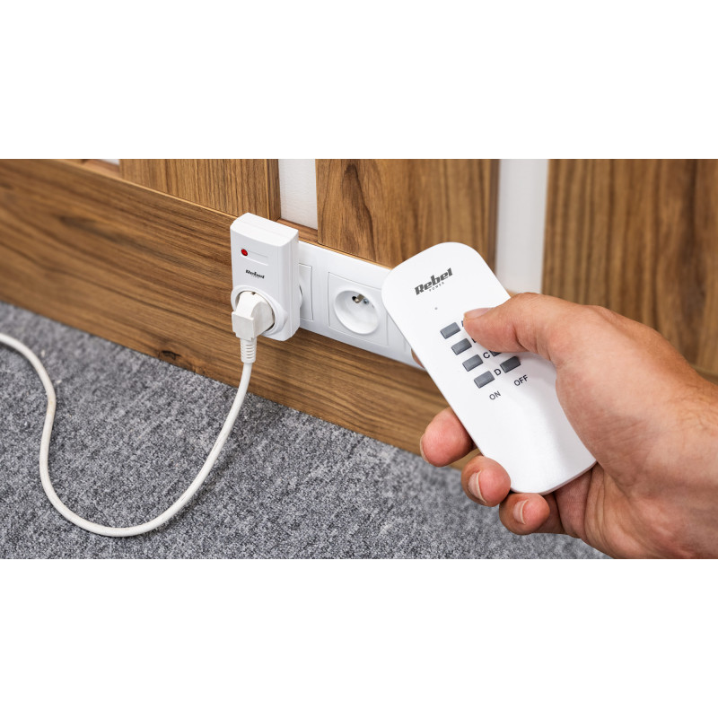 Gniazdo sieciowe Rebel sterowane pilotem (1+3)