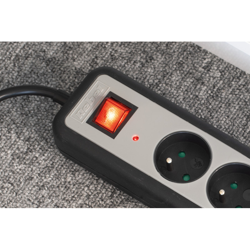 Listwa zasilajaca Rebel 5 gniazd z przełacznikiem, 1,5m (1,5mm)