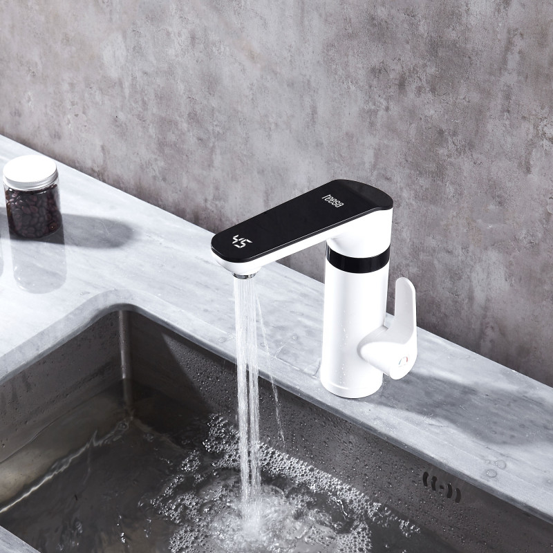 Przepływowy podgrzewacz wody - bateria stojąca biała