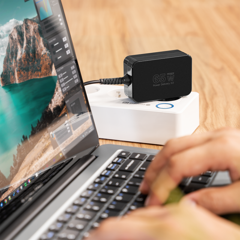 Zasilacz uniwersalny Kruger&Matz 65W z funkcją Power Delivery 7 końcówek