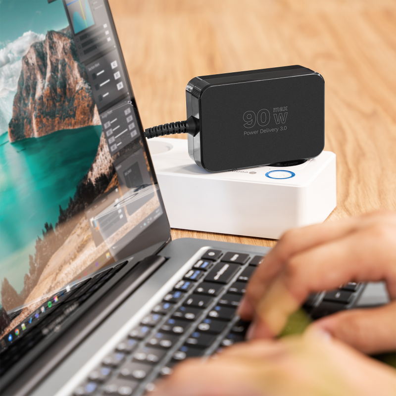 Zasilacz uniwersalny Kruger&Matz 90W z funkcją Power Delivery 7 końcówek