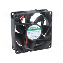 Wentylator 80x80x25 mm 12V Sunon – wydajny i stosunkowo cichy.