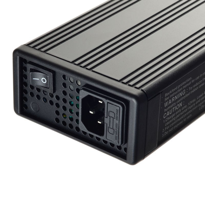 ŁADOWARKA DO AKUMULATORÓW 14,4V 16,7A