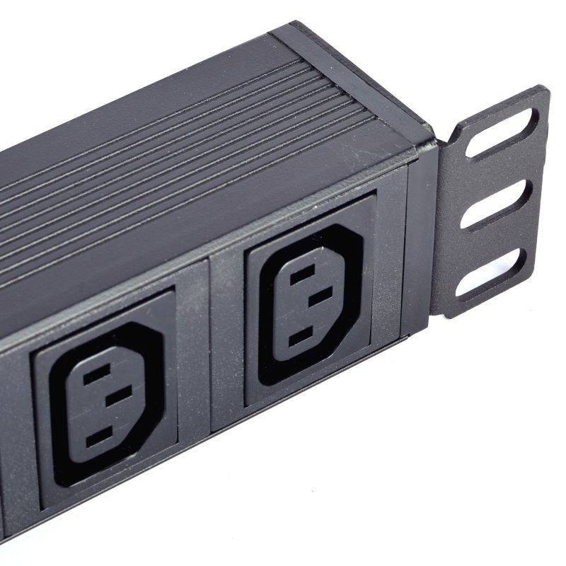 LISTWA ZASILAJĄCA 19" 1U 8 GN. IEC10A, WT. IEC10A + WYŁĄCZNIK I ZABEZPIECZENIE D-LAN